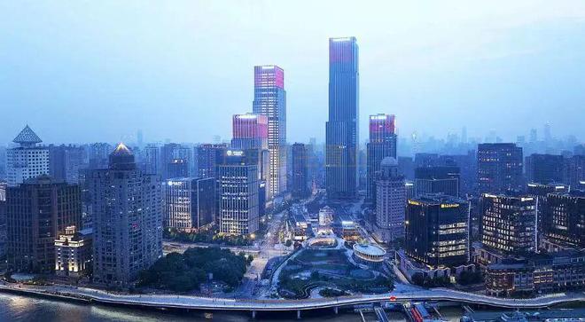 布：外滩天幕1715引领都市豪宅生活！瓦